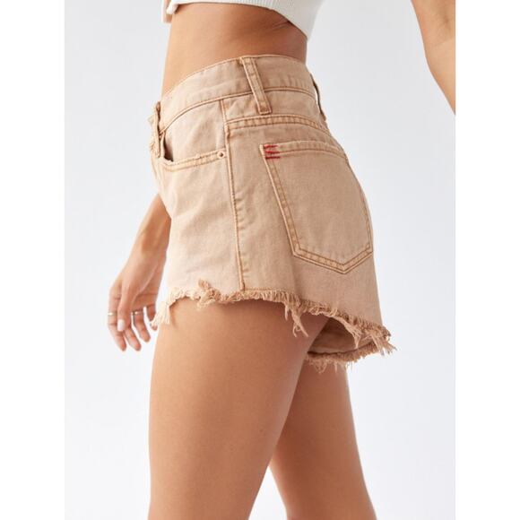 BDG by URBAN OUTFITTERS Cheeky High Rise Denim Shorts Frayed Hem Beige Size 26 - Picture 2 of 9